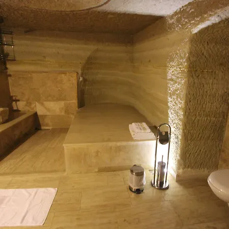 Family Cave מלון