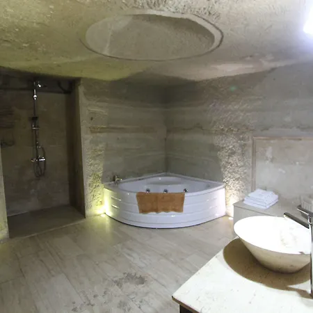 Family Cave 3*