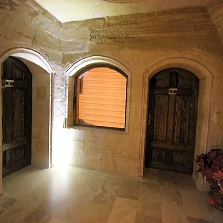 Family Cave Hotel 3*
